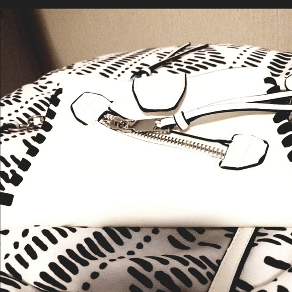 BCBGeneration small purse messenger bag like new white - Picture 6 of 13